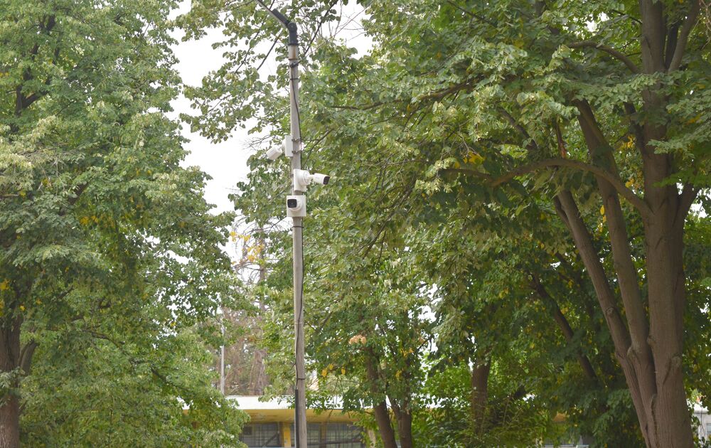 Община Разград: Започна поставяне на камери за видеонаблюдение в Северен Градски парк