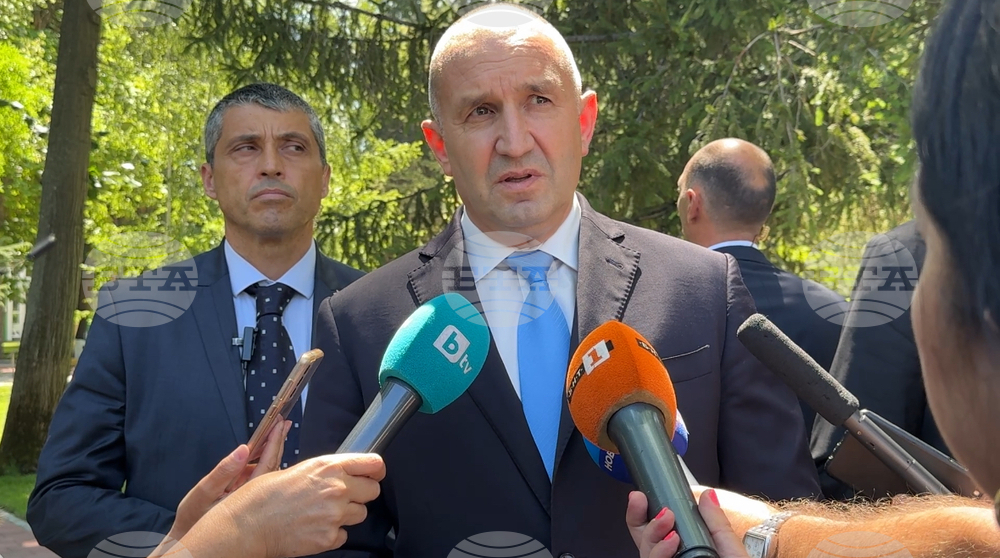 Правоохранителните органи безпардонно разследват опозицията, но запазват мълчание за управляващите, каза Румен Радев в Казанлък
