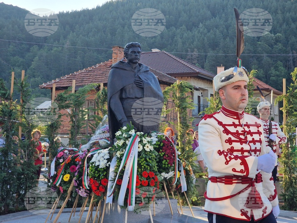Етрополе - Васил Левски - годишнина - паметник - откриване - Илияна Йотова - Наталия Киселова