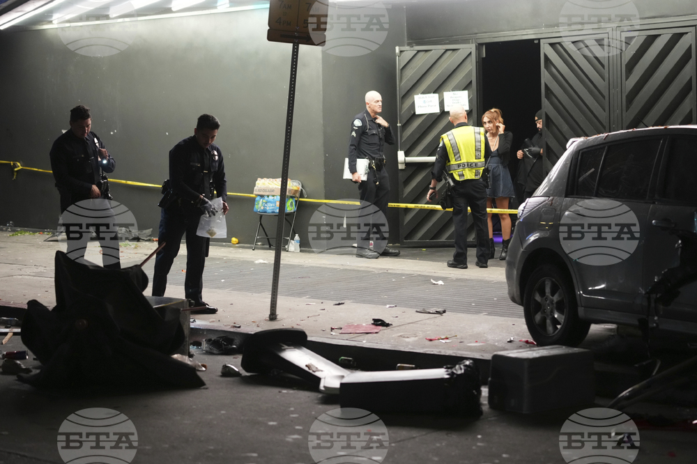 Водачът на автомобила, който се вряза в група хора в Лос Анджелис, е задържан, съобщи полицията