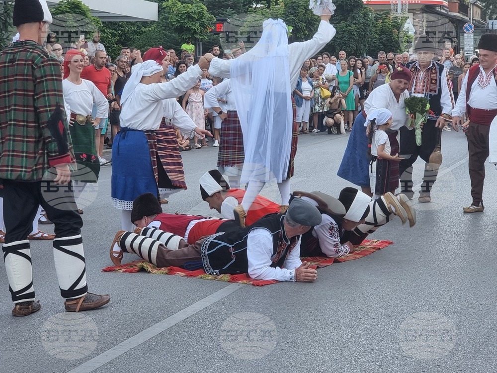 Велико Търново - Международен фолклорен фестивал - дефиле
