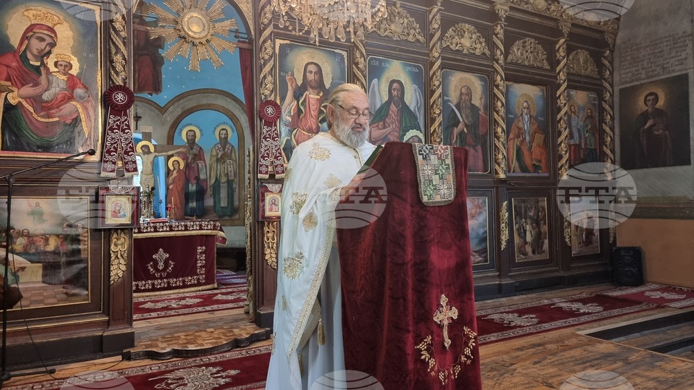 Бог ни зове към себе си, но никого не принуждава насилствено да вярва в Него, посочи в проповедта си отец Димитър във Враца
