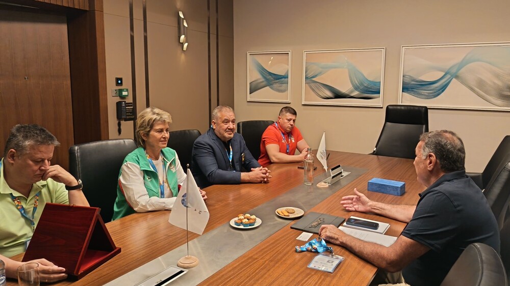 Vesela Lecheva Holds Working Meeting with EOC President Spyros Capralos
