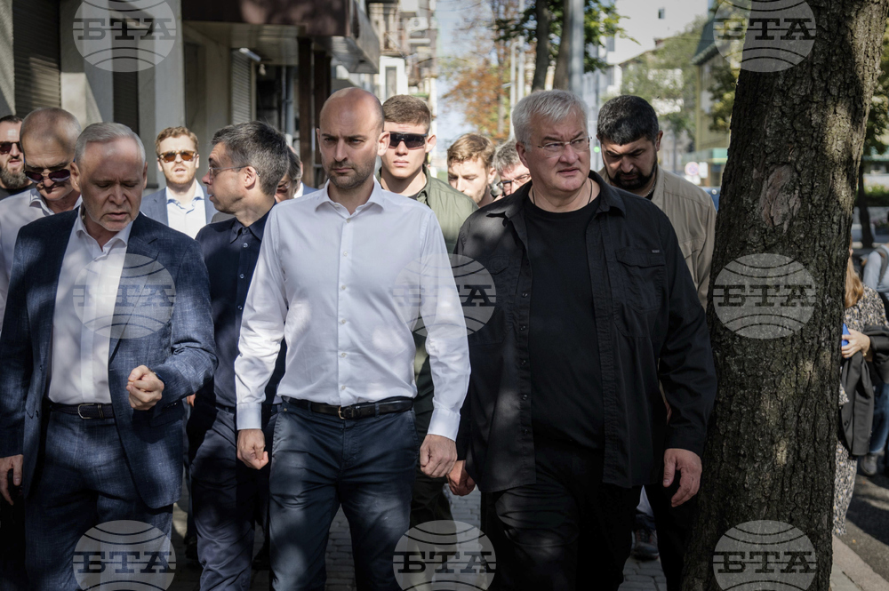 Френският външен министър посети Харков, близо до фронтовата линия в Украйна