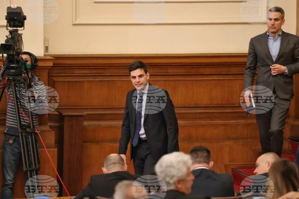 Решетките на входа на парламента ще бъдат премахнати, съобразно препоръките на Министерство на културата, увери Никола Минчев