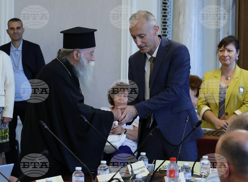Св. Синод на Българската православна църква подкрепи в становище предложението и мотивите за въвеждане на „Добродетели и религия" в училище