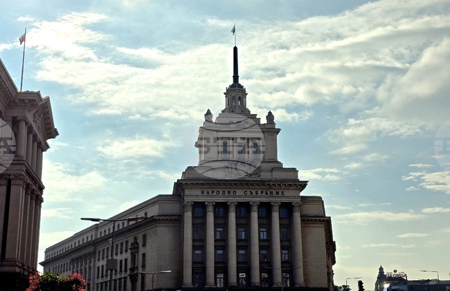 Парламентът не включи в седмичната си програма исканията за изслушване на премиера и вътрешния министър