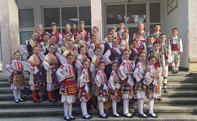 Фолклорна танцова школа „Сините камъни“ от Сливен е сред участниците в Международния фолклорен фестивал „БалканФолк“ в Палма де Майорка