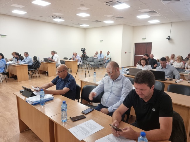Общинският съвет в Панагюрище ще проведе извънредно заседание, след като днешното редовно бе провалено поради липса на кворум