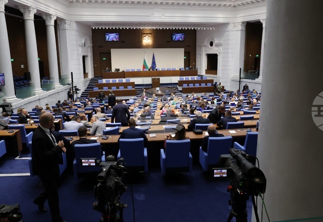Парламентът преодоля ветото на президента и гласува повторно промените в Закона за здравното осигуряване