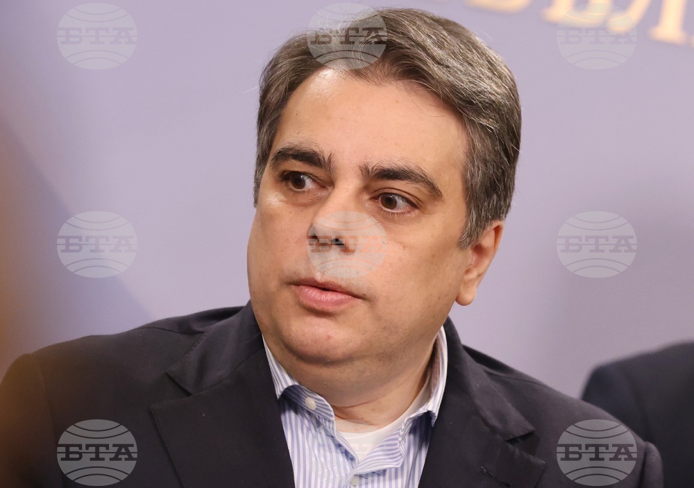 За последните шест месеца е изтеглен по-голям държавен дълг, отколкото за последните три години, заяви Асен Василев