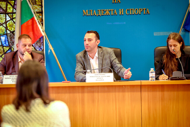 Bulgarian Youth and Sports Minister Meets with Representatives of Ten Balkan Countries, Tunisia, Portugal