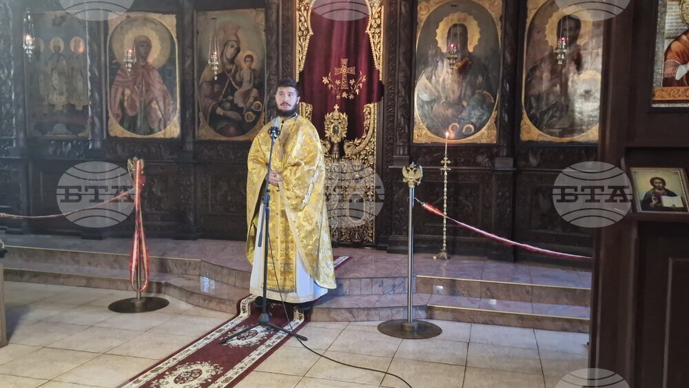 Вярата е живот с Бог, тя е начин на общуване, защото вярата без дела е мъртва, каза отец Войден в Троян