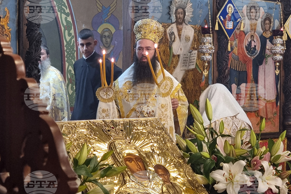 Животът на свещеника е като евангелие за народа, каза в проповедта си Сливенският митрополит Арсений