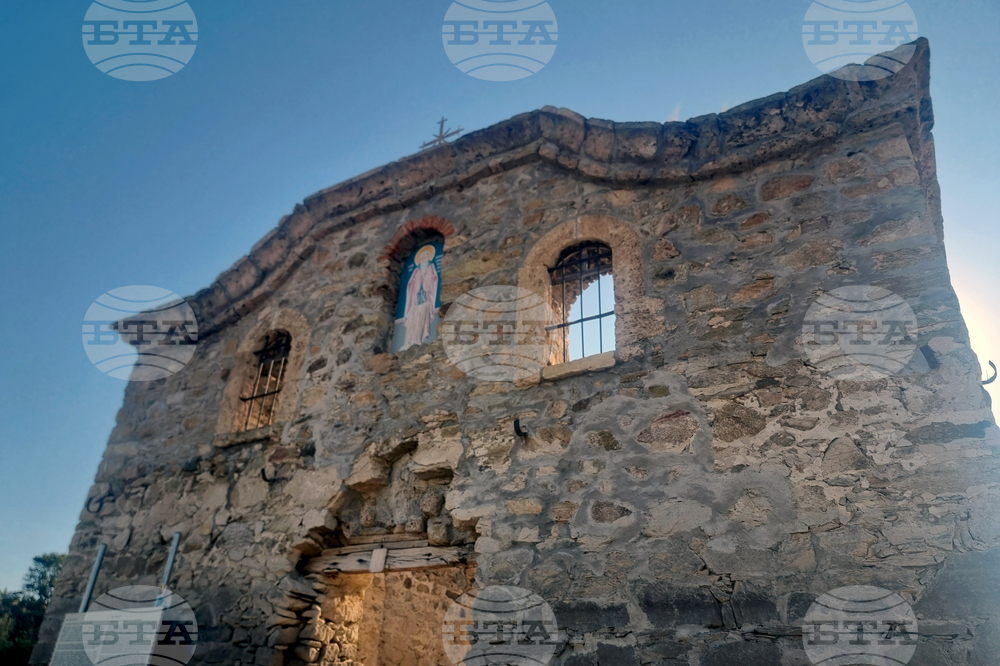 Село Запалня - митрополит Киприан - Потопената църква - литургия