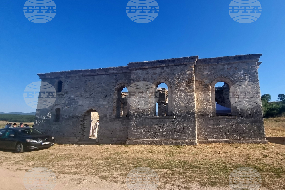 Село Запалня - митрополит Киприан - Потопената църква - литургия