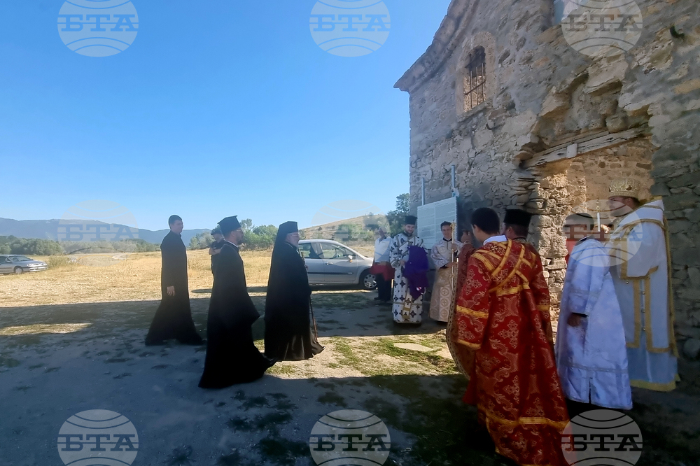 Село Запалня - митрополит Киприан - Потопената църква - литургия