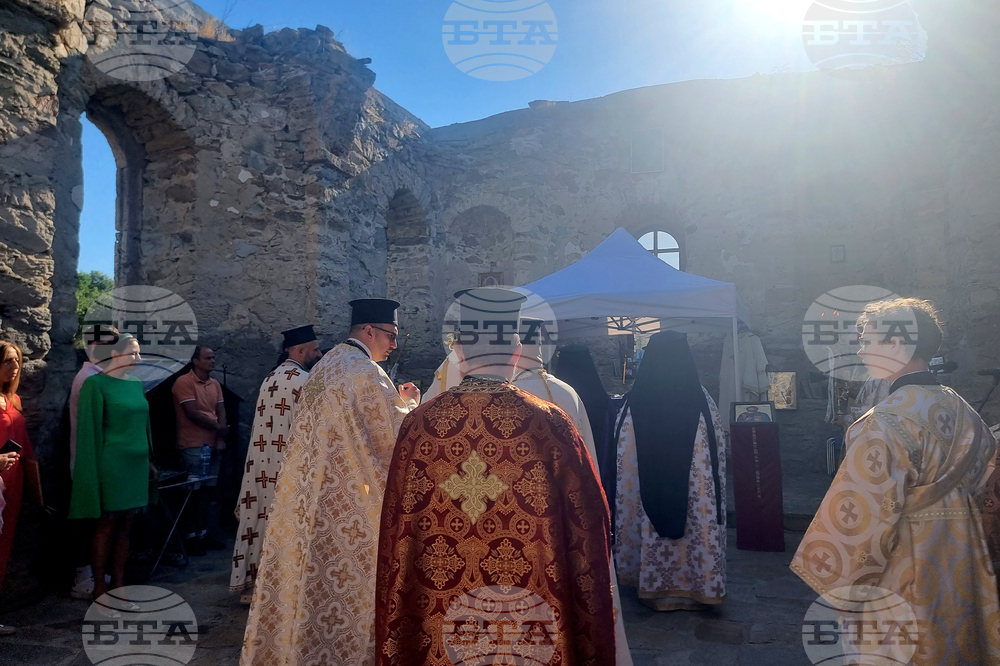Село Запалня - митрополит Киприан - Потопената църква - литургия