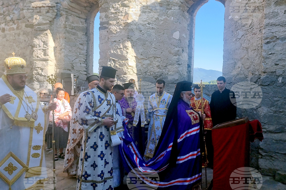 Село Запалня - митрополит Киприан - Потопената църква - литургия