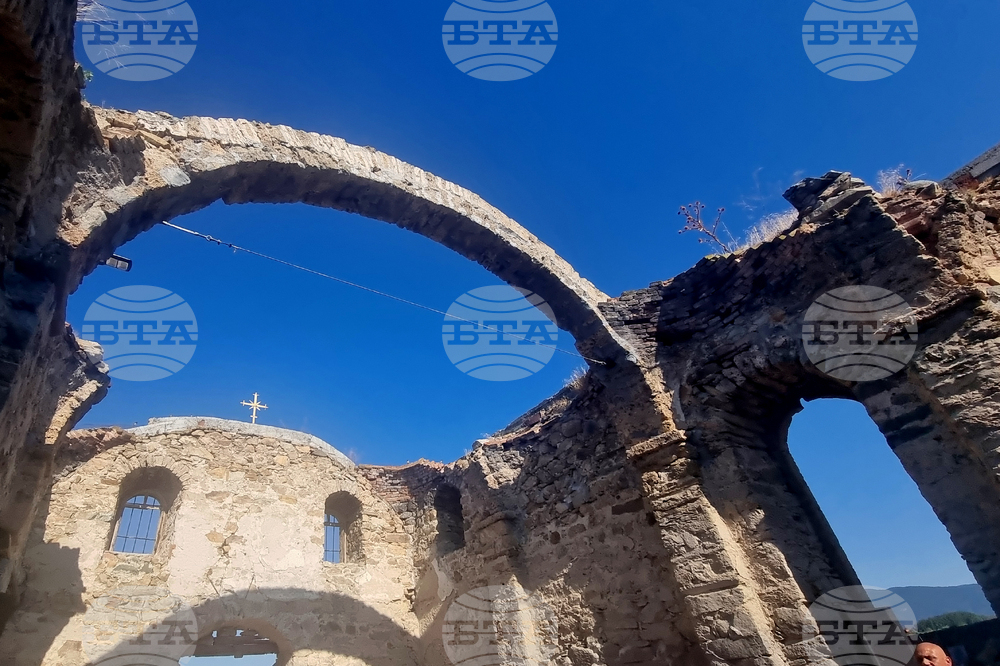 Село Запалня - митрополит Киприан - Потопената църква - литургия