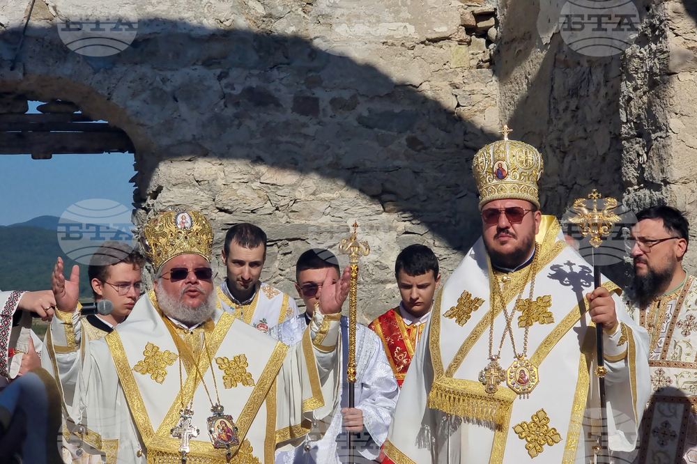 Село Запалня - митрополит Киприан - Потопената църква - литургия