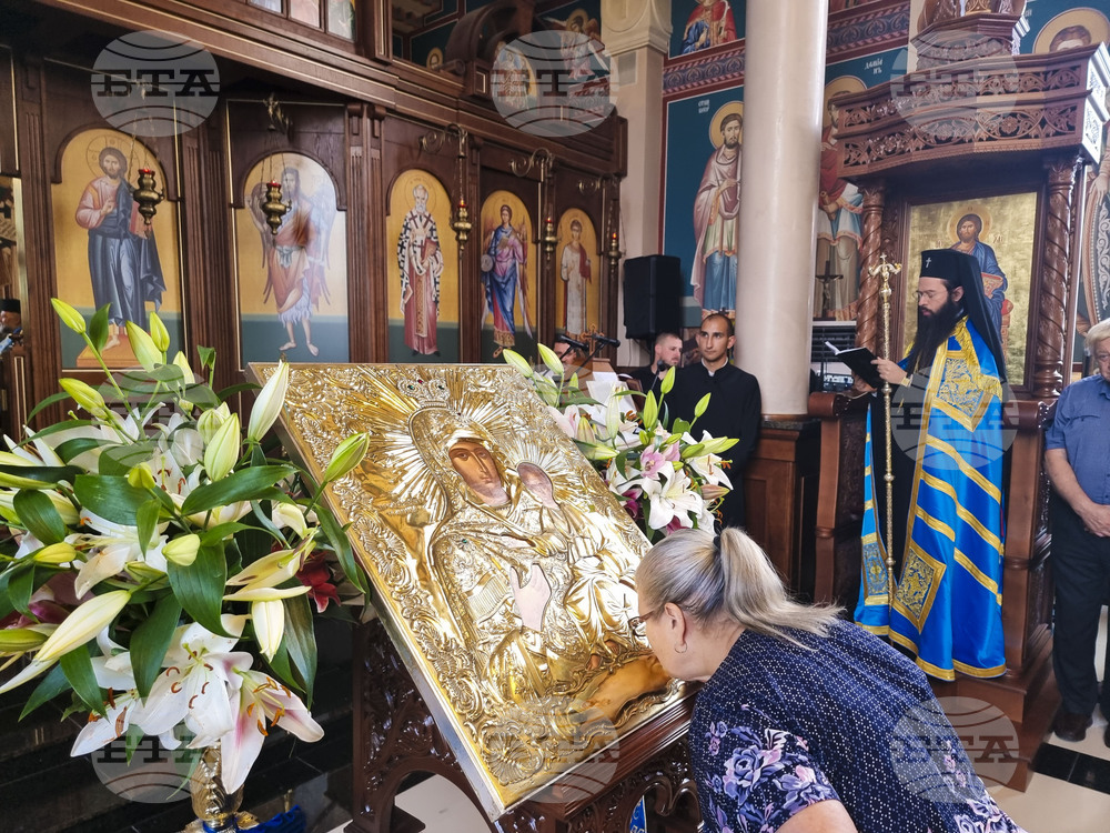 Ямбол - поклонение пред чудотворна икона