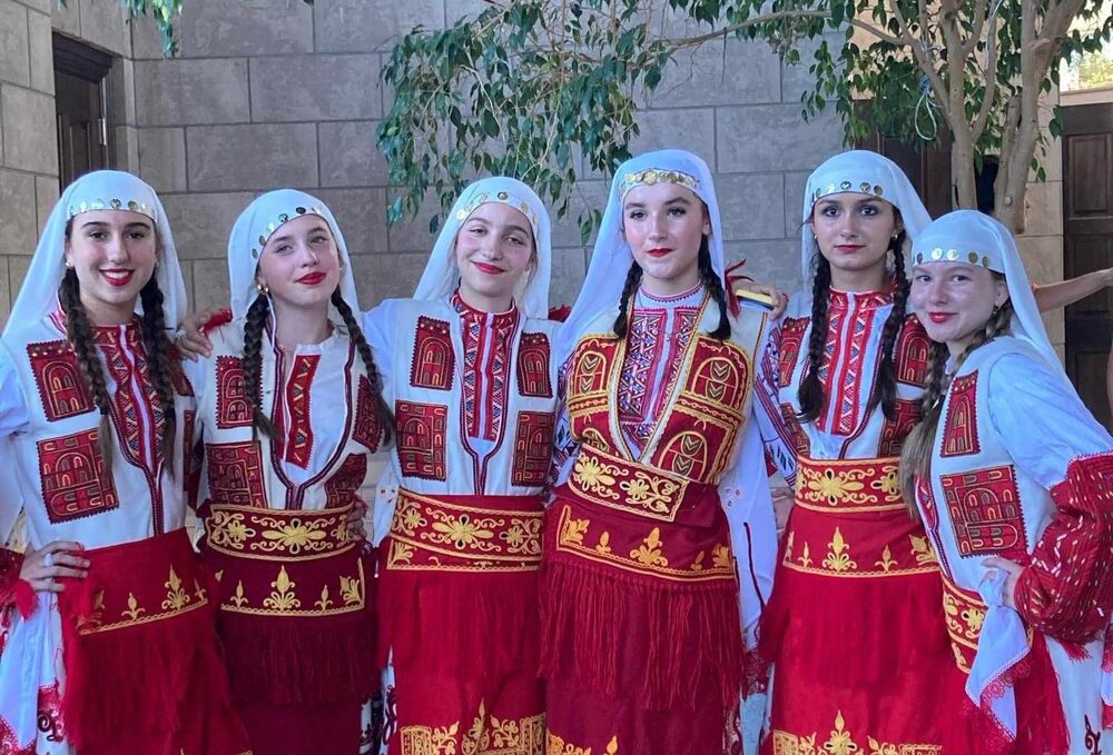 Ученички от Българското училище „Св. св. Кирил и Методий“ представиха България по време на Мултикултурнен фестивал във Ванкувър