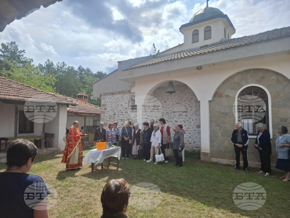 В манастира "Св. Атанасий" край Смолян бе отбелязан християнският празник Преображение Господне