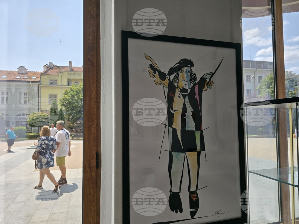 В галерия „Май“ в Сливен е открита изложба графики на художника Петър Пецин