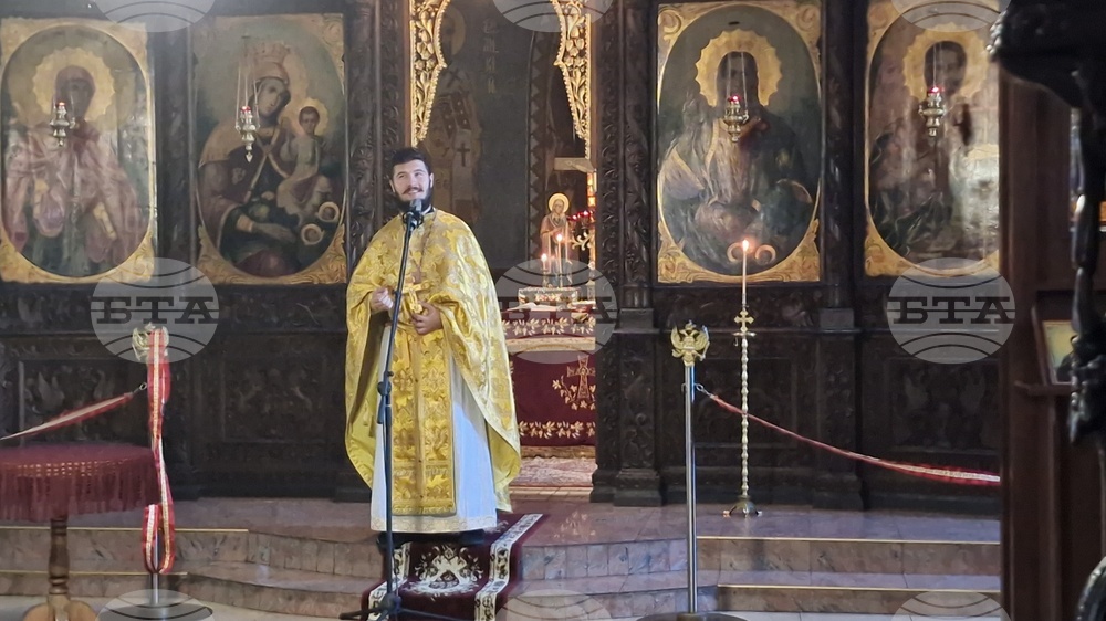 Постоянството във вярата ражда търпение, а то - други добродетели, каза отец Войден Божков в проповедта си в Троян