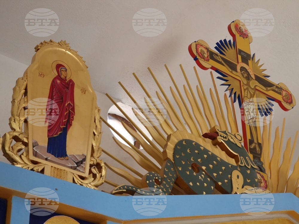 Нови чифлик - стенописи - храм - празник