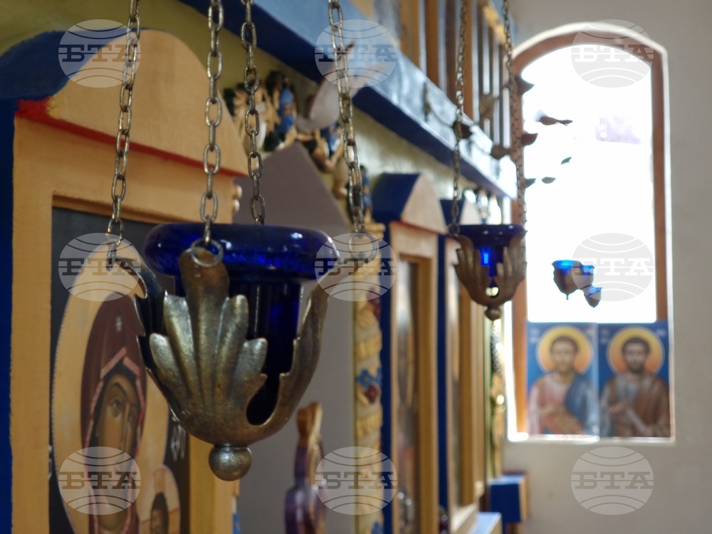 Нови чифлик - стенописи - храм - празник