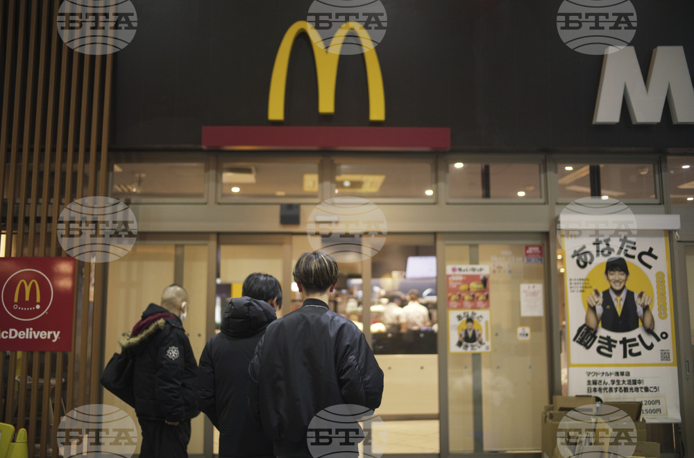 "МакДоналдс" спря от продажба в Япония менютата "Хепи Мийл", които включваха карти Покемон
