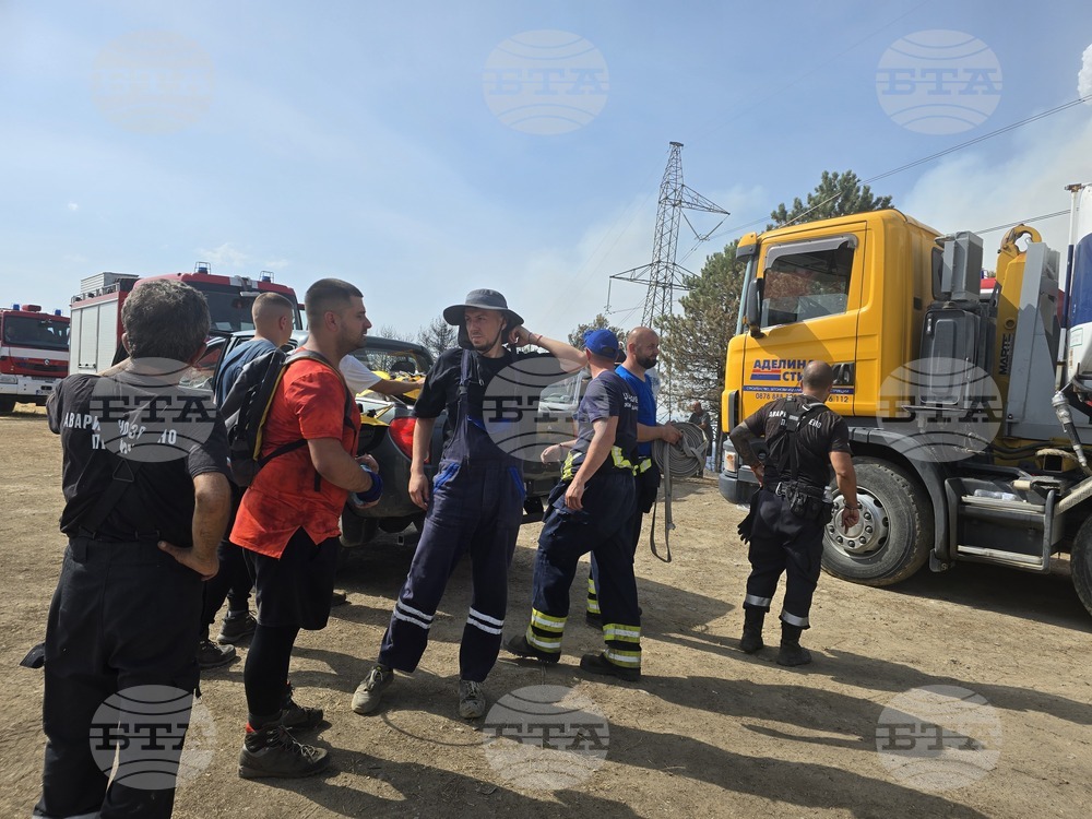 Над 150 души са на терен и продължават борбата с пожара в Пирин, каза директорът на РДПБЗН-Благоевград
