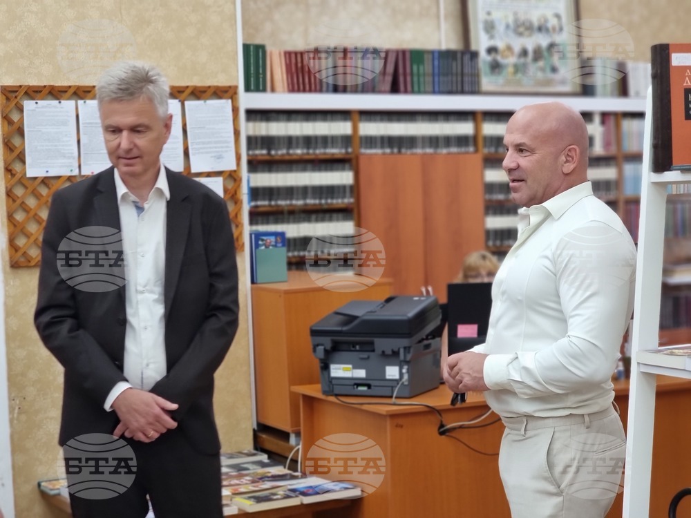Ямбол - посланик на Кралство Дания Флеминг Стендер - книги - дарение