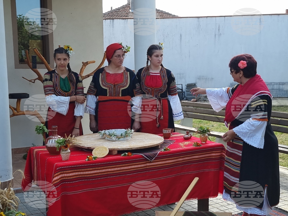 Кюстендил - ритуално замесване на богородичен хляб - празник