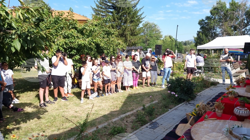 Кюстендил - ритуално замесване на богородичен хляб - празник