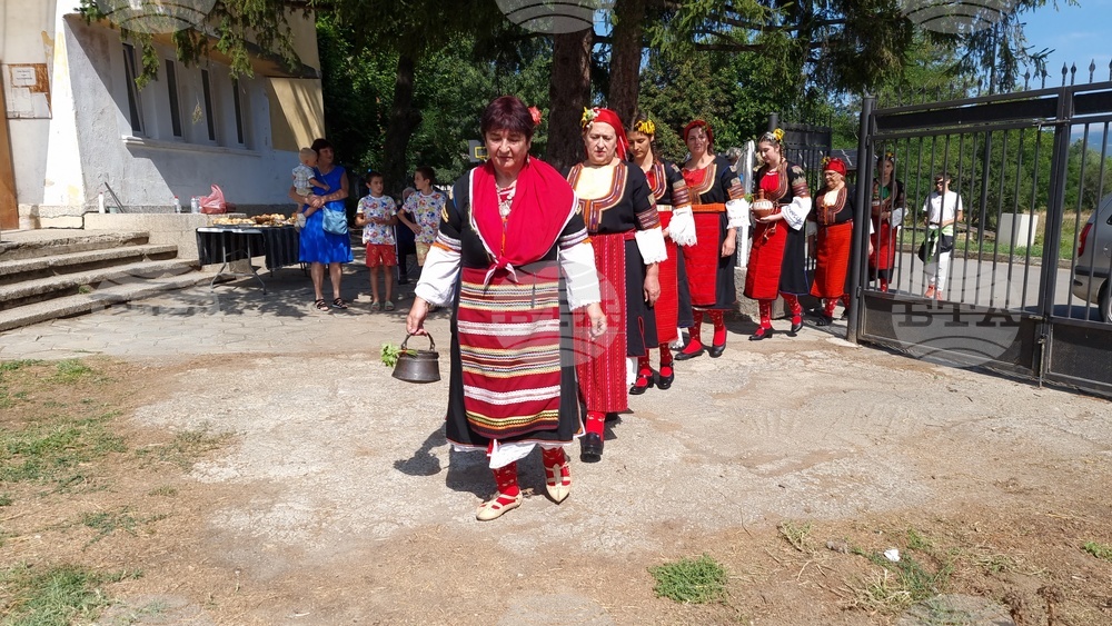Кюстендил - ритуално замесване на богородичен хляб - празник