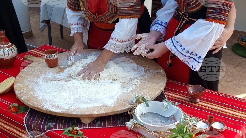 Кюстендил - ритуално замесване на богородичен хляб - празник