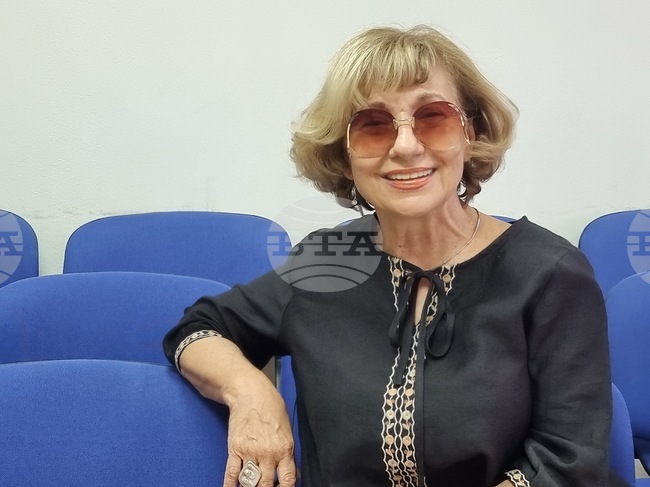 Фестивалът „48 часа Варуша – Юг“ във Велико Търново обединява всички изкуства, каза за БТА хоровият диригент Ваня Монева