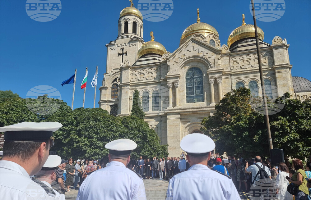 С тържествена света литургия и ритуал по вдигане флага на града започнаха честванията по случай Деня на Варна
