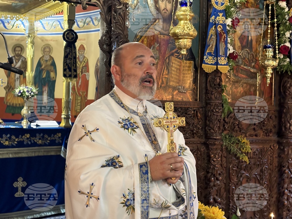 Добре е свещениците да бъдат духовните водачи на народа, каза архиерейският наместник на Самоков отец Михаил