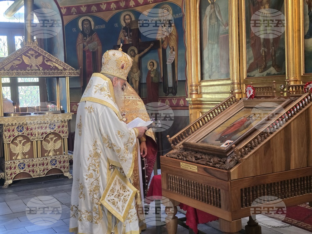 Ловеч - храм „Света Троица“ - света литургия