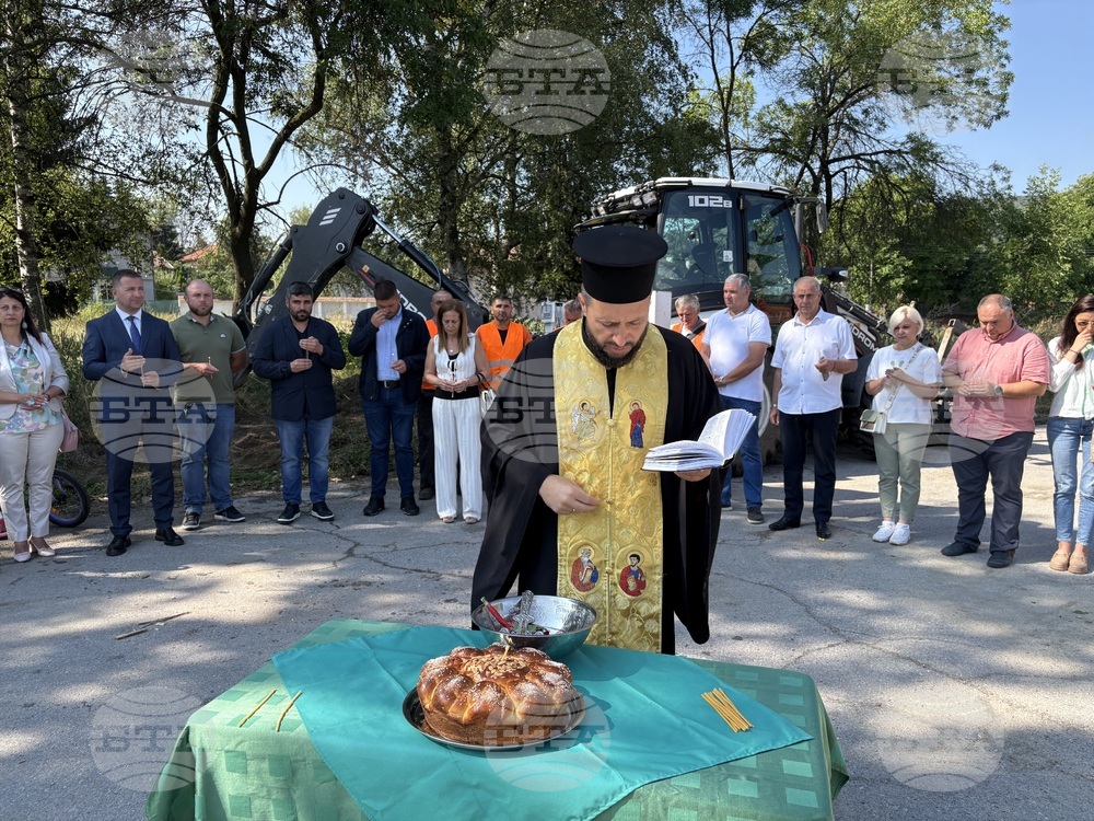 Село Горни Окол - ремонт - път - първа копка