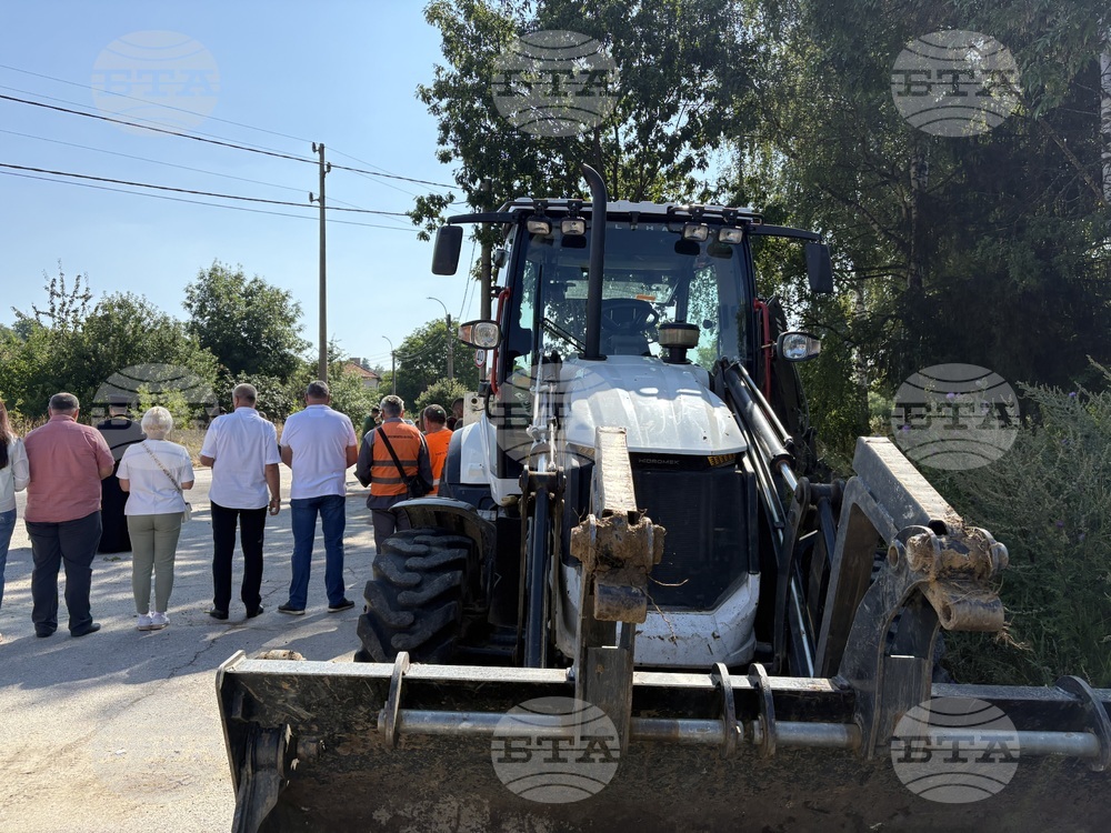 Село Горни Окол - ремонт - път - първа копка