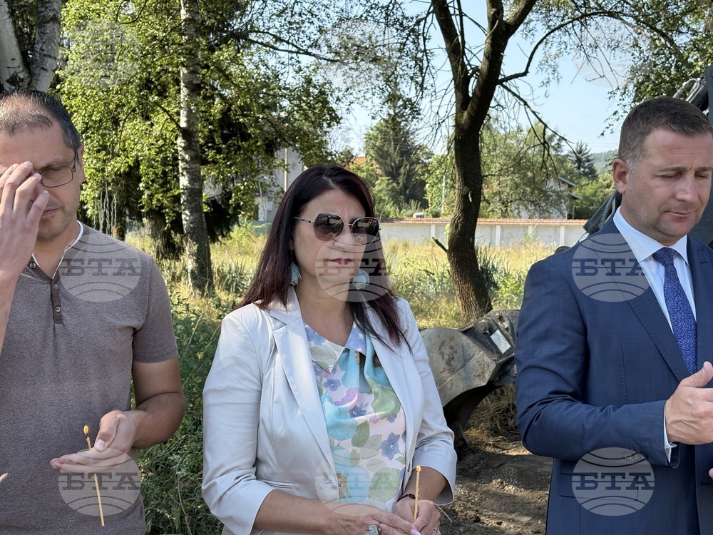 Село Горни Окол - ремонт - път - първа копка