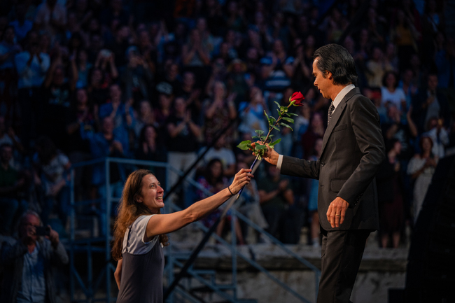 Ник Кейв: Концерт за глас, пиано и китара, и в непрекъснат контакт с публиката