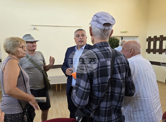 В село Бели извор представители на Български пощи разясниха как ще се обменят левовете в евро