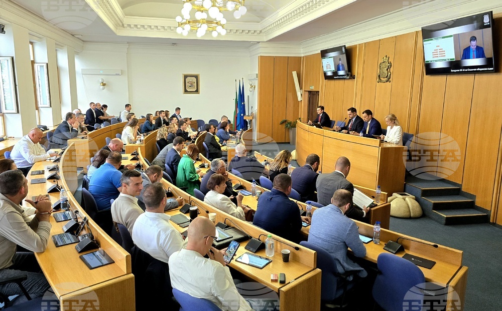 Столичният общински съвет единодушно прие да даде мандат на кмета Васил Терзиев да избере обслужваща банка на Общината