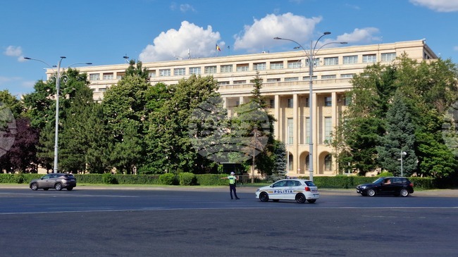 Министърът на развитието на Румъния Чеке Атила обяви мащабни съкращения в местната и държавната администрация